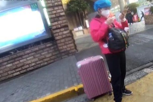 来沪就医丈夫病逝妻子无处安身民警帮“落脚”,这名女子到底遭遇了什么?