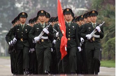 有歌词“过得硬的连队, 过得硬的兵”的歌叫什么名字？