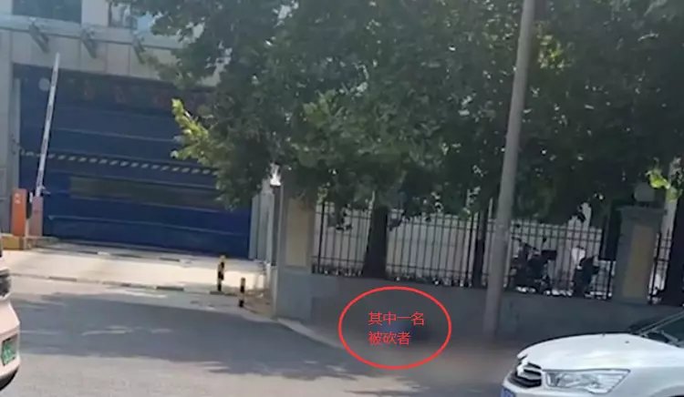突发！石家庄一男子持刀伤人致2死，案发当时究竟发生了什么？