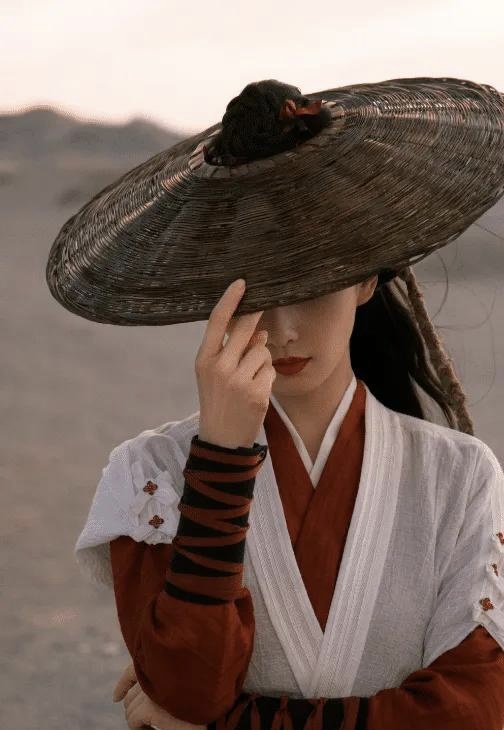 《一念关山》剧组遭举报，武行称脚骨折不给解决，剧方对此作何回应？