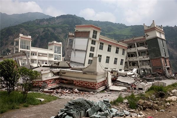花莲地震致大楼倒塌，不少商家停电！电力系统何时能够恢复？