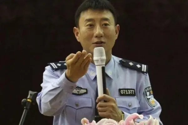 谭乔称遭遇俄罗斯套娃式维权,这是怎么回事?