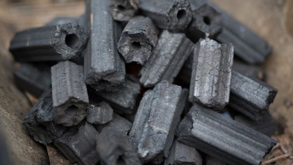 烧烤用的木炭用机制炭好？还是原生炭