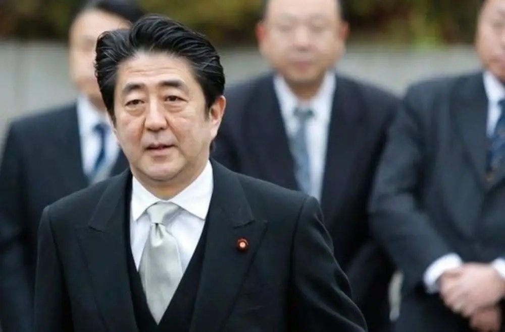 安倍遭枪击后，工作人员大喊求助路人，为何安保人员没起到作用？