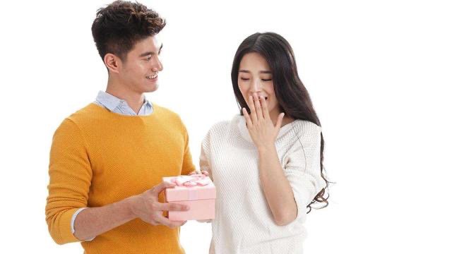 什么样的生日礼物代表爱情？