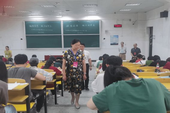 英语三级考试的时间是什么时候？