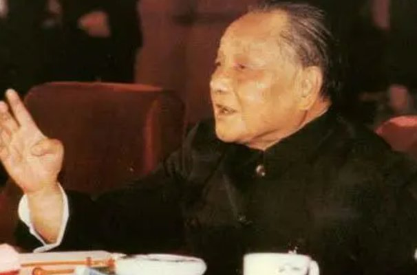 邓小平在1992年南方谈话中提出的“三个有利于”是( )