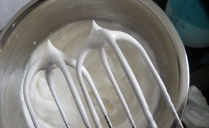 能否指点下柠檬天使蛋糕杯的美味做法?