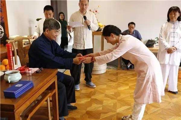 作为师傅，打徒弟好吗？