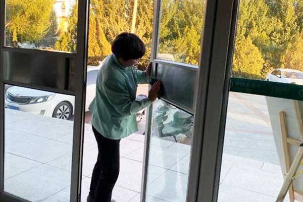 西安一名保洁大姐自学跳霹雳舞,你觉得她有着怎样的心态?