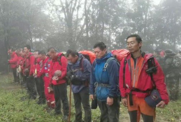 哀牢山救援人员点三根烟慰亡灵，你如何看待这件事？