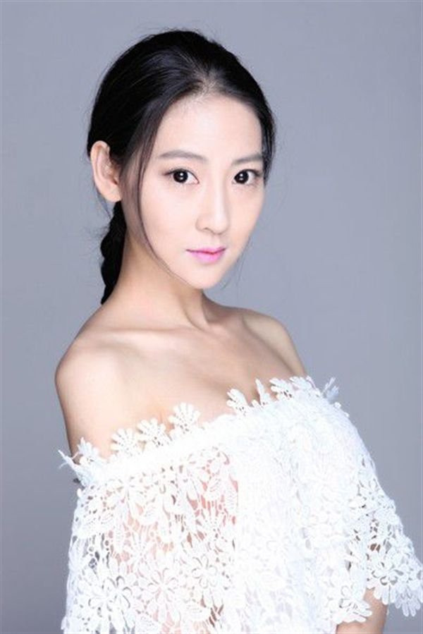 吕莹娜的个人档案