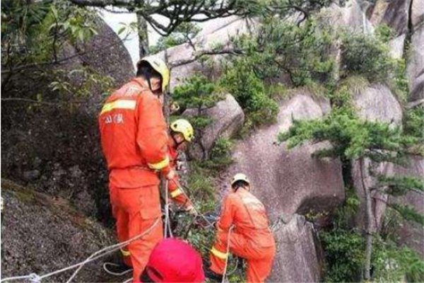 男子违规穿越景区，首张有偿救援罚单开出！什么情况下应该有偿救援？