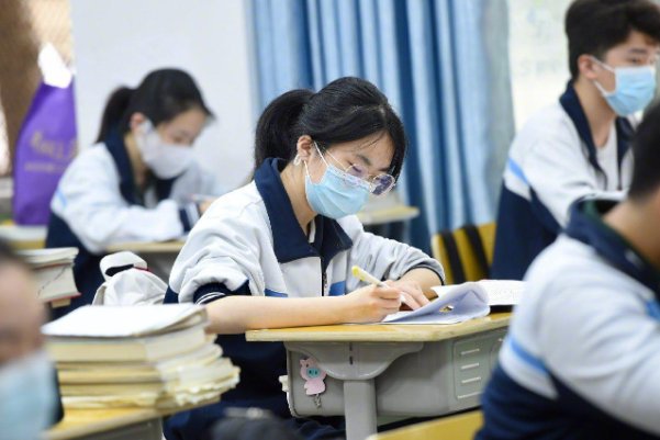 今年来凤一中分数线是多少