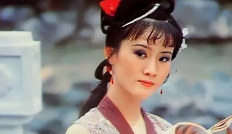 《红楼梦》贾宝玉和谁同过房？