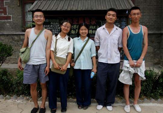 在电影《唐山大地震》中李元妮选救孩子那段，你觉得如果发生在自己身上，该如何选择？