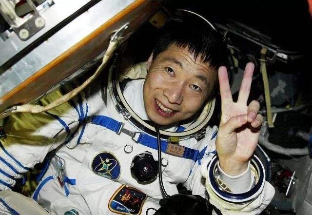 杨利伟什么时候上太空的?