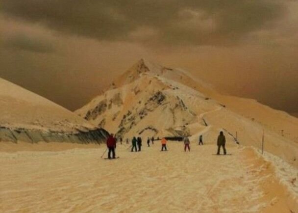 欧洲多国天降橙雪？