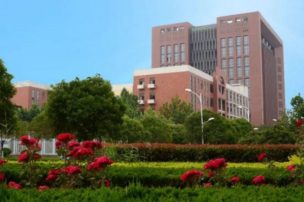 请问2021年河南科技学院二本分数线是多少啊？