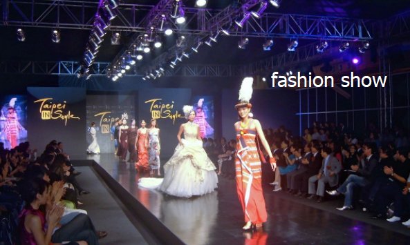 举行一场时装秀的英文