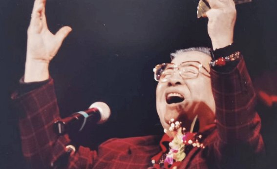 91岁曲艺泰斗黄枫去世，六年前病重不能说话，黄宏和他是什么关系？