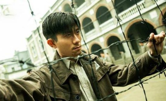 张一山和潘粤明的新剧《局中人》为什么豆瓣评分上不去?