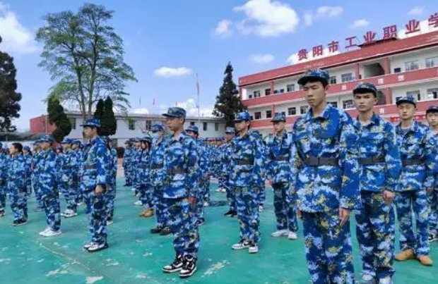 贵州高铁学校学费
