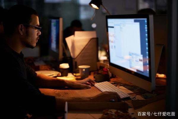 专家称超一半猝死者为中青年人，中青年人的生活到底有多不容易？
