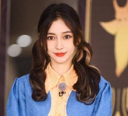 杨颖录制《奔跑吧》节目，身穿白绿撞色运动外套，她玩什么游戏最厉害？