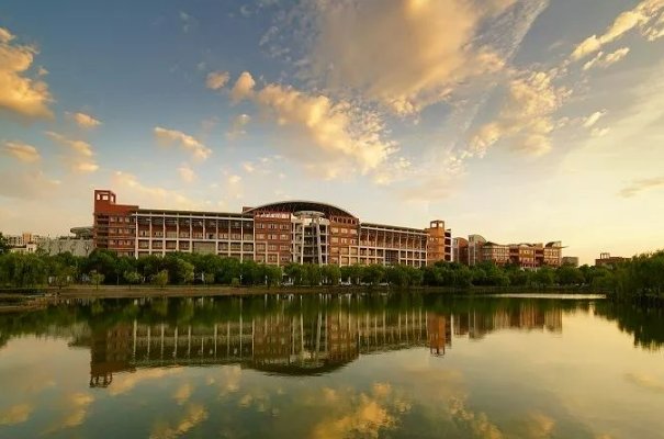 请问中国计量大学2023录取分数线是多少?