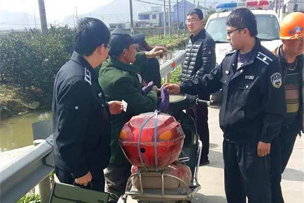 32岁干部制止非法电鱼被刺身亡,非法电鱼会带来哪些危害?