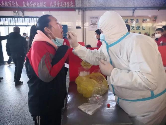 黑龙江两名“大白”撬蛋糕店被指盗窃,事情的真相是什么?