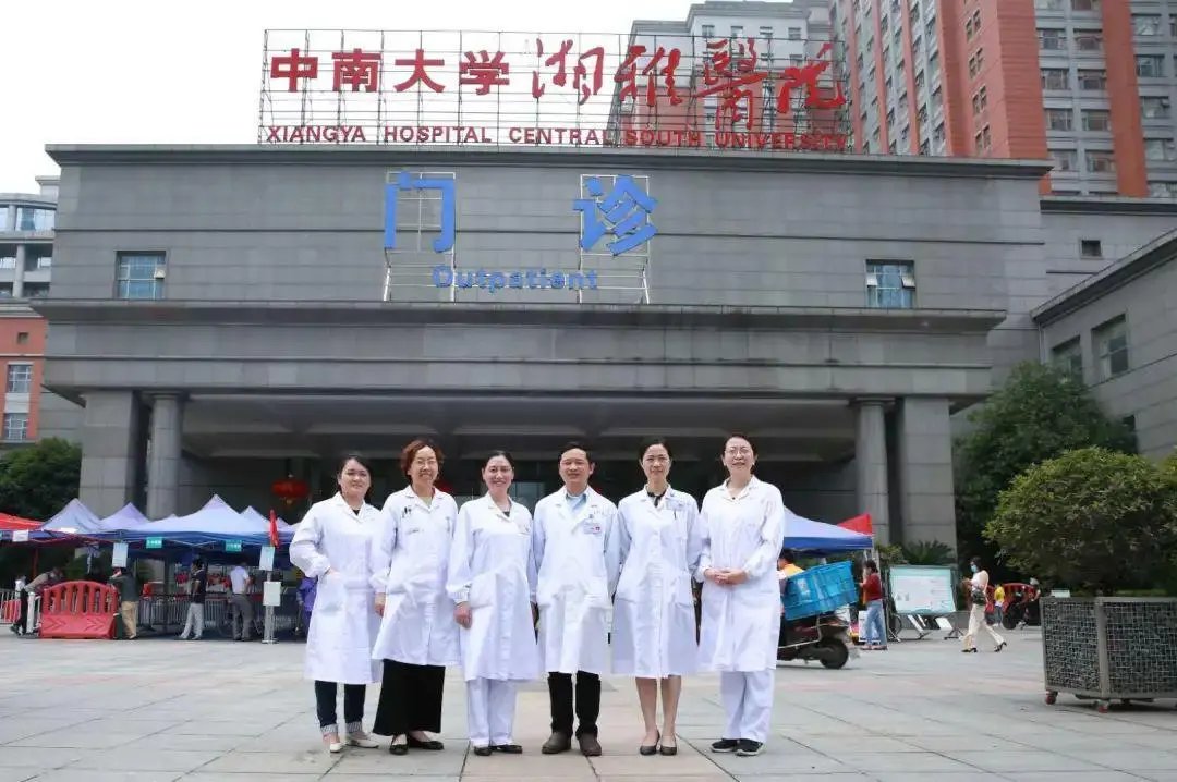 湘雅被免医生早被举报,却一路升职!湘雅二院此时喊“冤”有说服力吗?