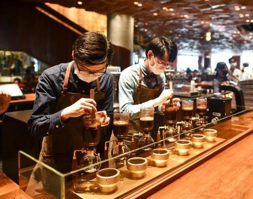 上海临时解封后群众第一件事买咖啡上热搜,上海人为何这么喜欢咖啡?