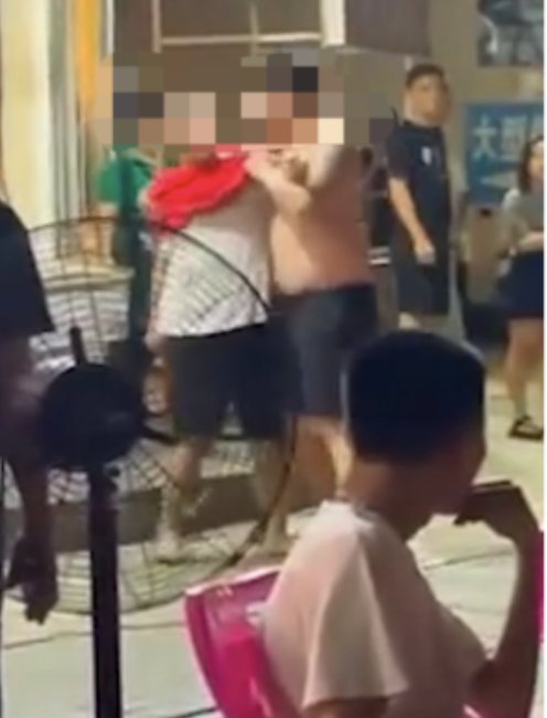 广西钦州公安通报夜宵摊打架,当时的情况是什么样的?