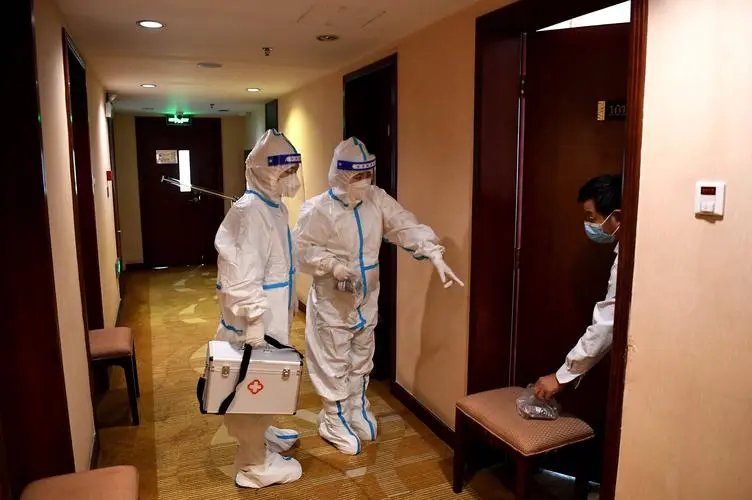 有人称上海马路上露天隔离点连营几十里,真实情况如何?