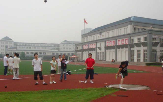 铅球比赛场地的场地怎么画？