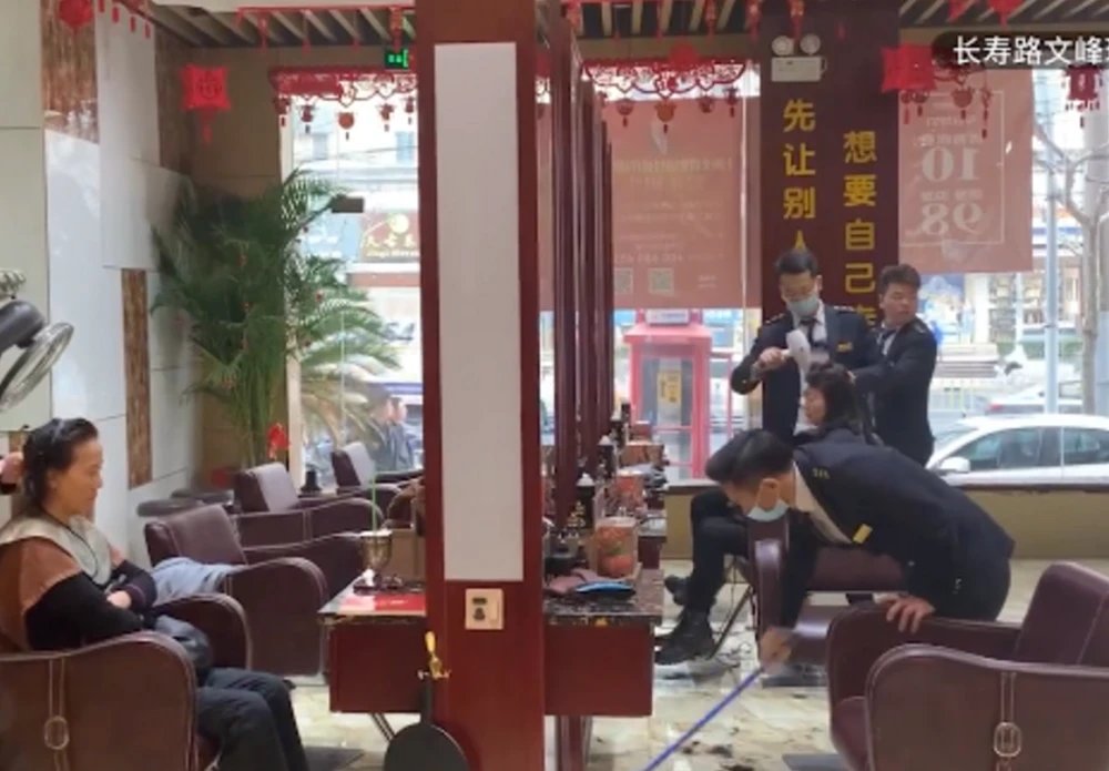 七旬老人在理发店3年消费235万,他都在理发店干了啥?