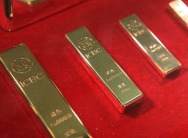 金价大涨交易火爆,有银行金条库存将卖完,买金条的客户主要是哪些人群?