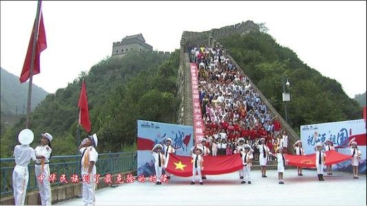 北舞学生在长城跳舞,为祖国送上祝福,对于学生们的表现你有何评价?