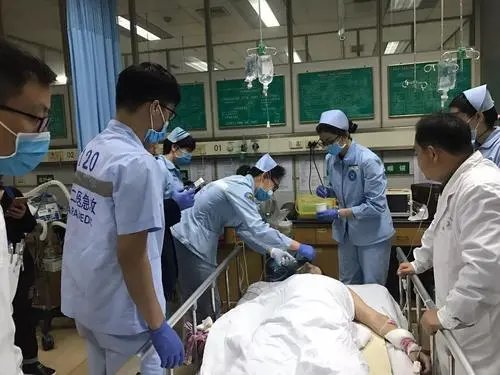 佛山一怀3胎孕妇产前心脏骤停获救，女人生孩子需要经历哪些磨难？