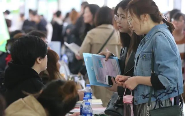 广州一女子待业半年面试22家公司，年轻人该如何自我提升？