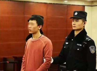 12岁女孩奶茶店遭陌生男扇耳光，男子心理是不是有问题？