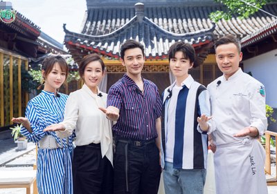《中餐厅》是一档什么类型的综艺节目?