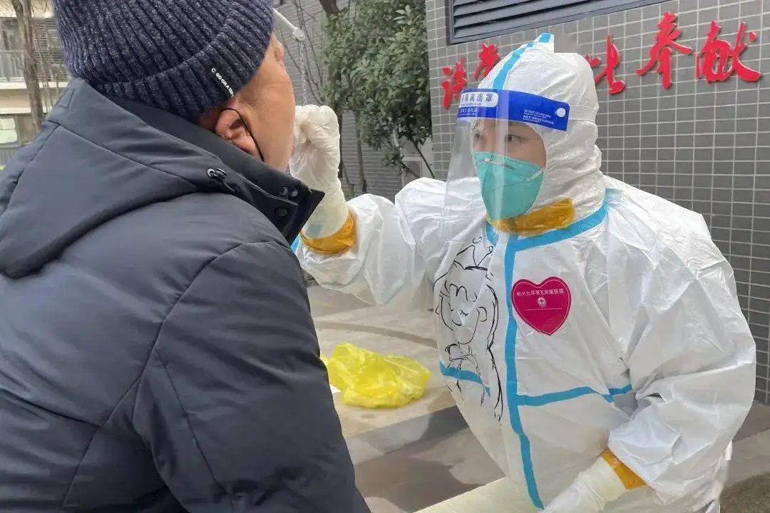 上海浦东等区域封控期间，出租车和公交都暂停了，打120出行吗？