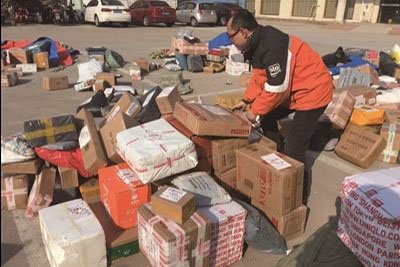 快递员在快递盒子上写诅咒话语，具体是什么情况？