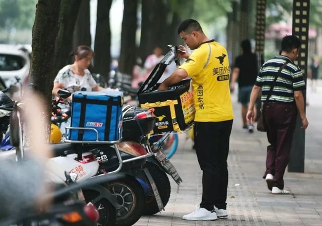北京一男子取外卖时遭美团骑手殴打，该名骑手到底为何这么做？