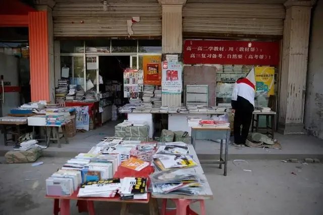 江苏3学生坠楼，附近书店下架玄幻小说，你如何看待这件事？