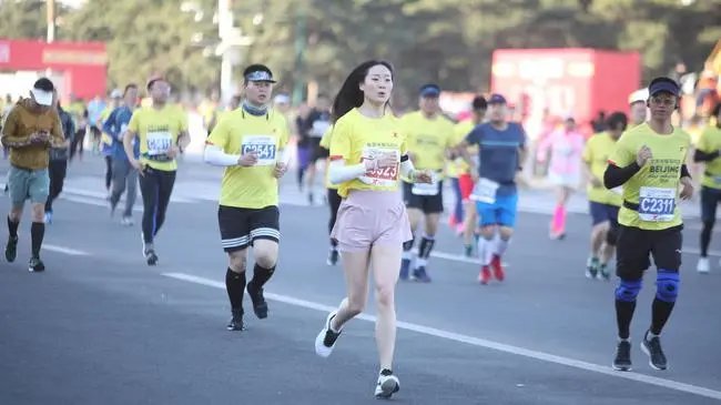 起跑前2小时赛事熔断,横店马拉松凌晨突然宣布赛事延期,原因是什么呢?