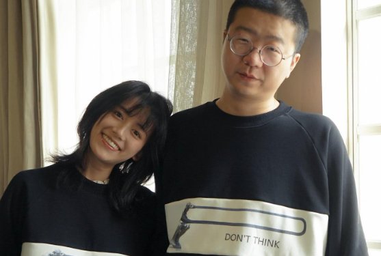 李诞和美女街头亲密互动,他和鱼尾酱感情破裂了吗?